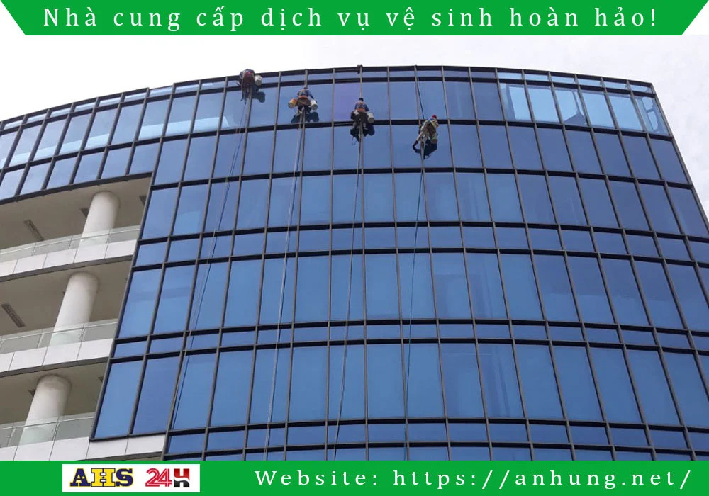 Dịch vụ vệ sinh kính 4 Dich vu ve sinh kinh