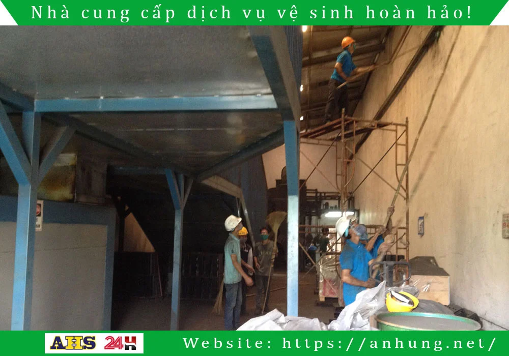 Quet mang nhen nha xuong