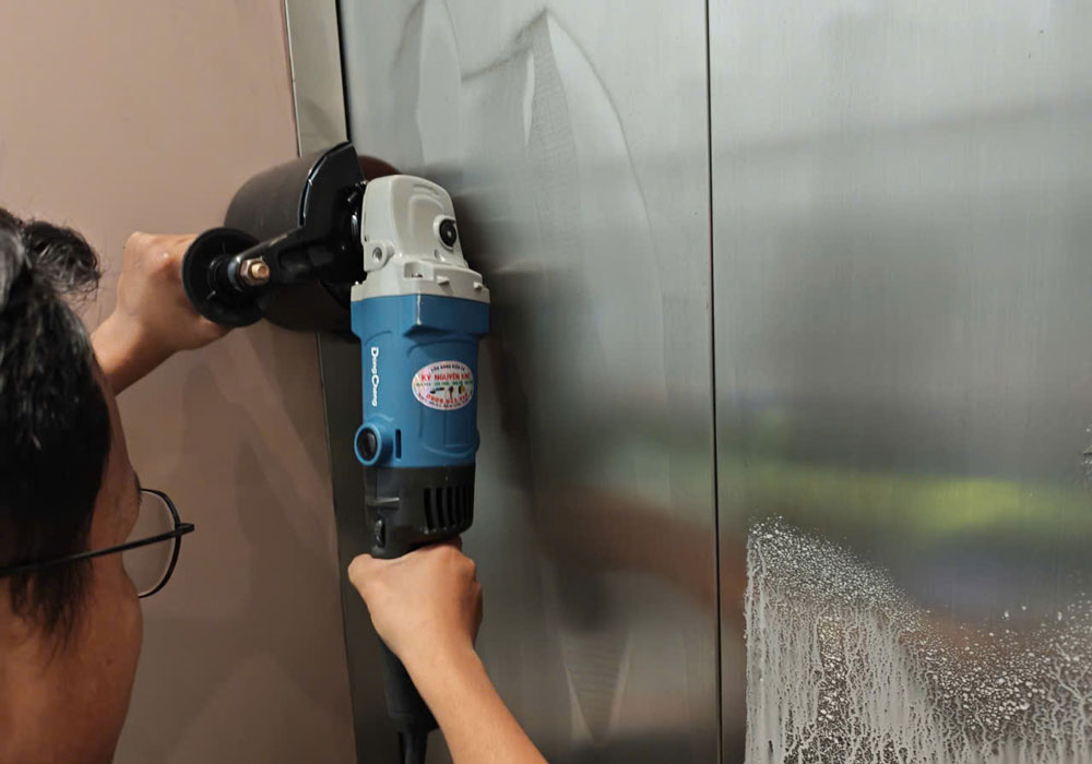 Đánh bóng để tăng độ bóng