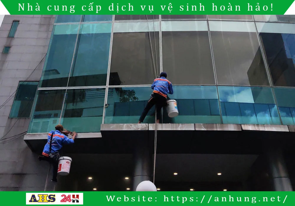 Dịch vụ vệ sinh kính 2 Dich vu ve sinh kinh