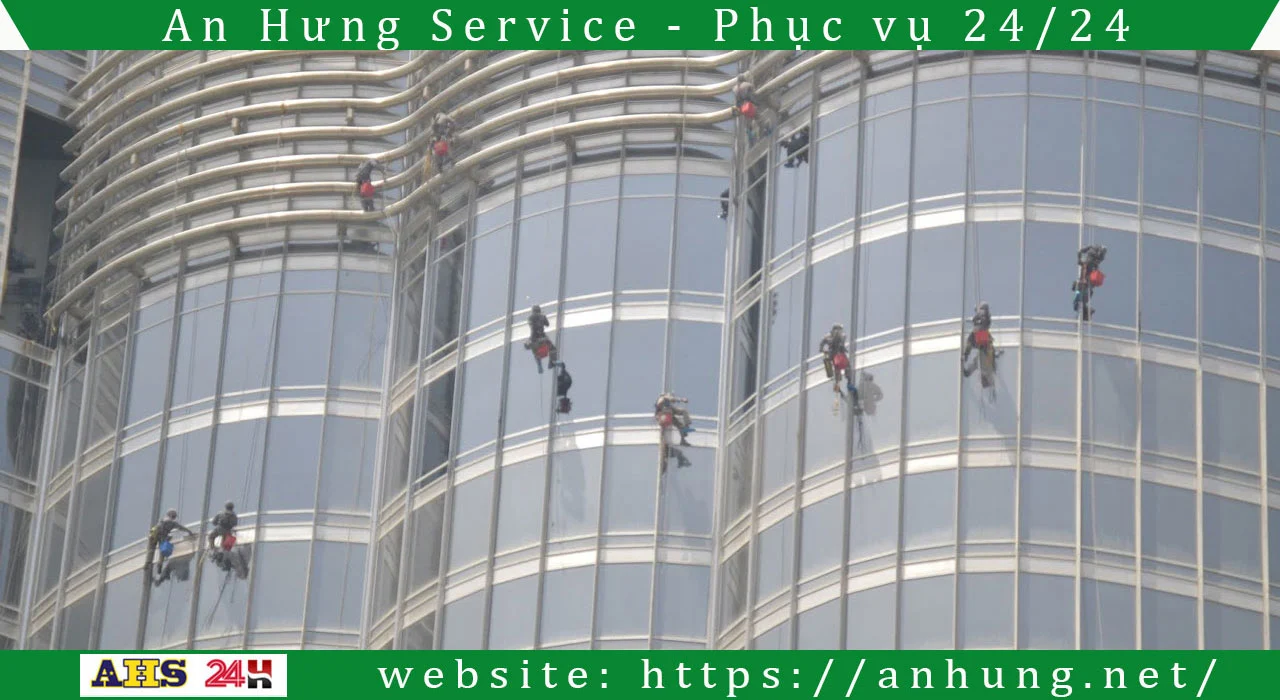 vệ sinh kính toà nhà