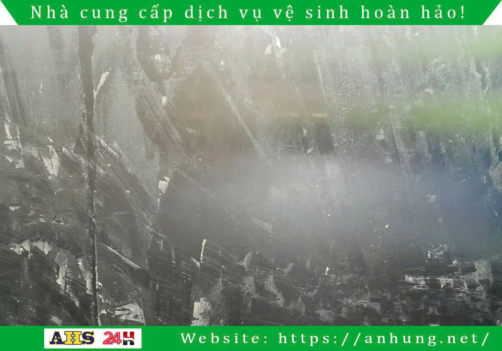 Keo dính trên thang máy